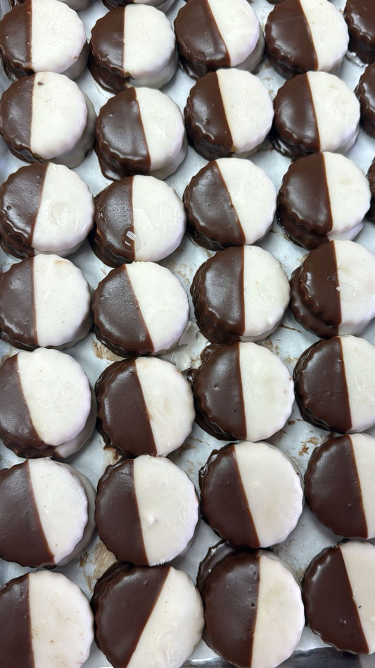 Black &white sandwich cookie